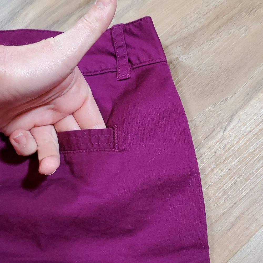 ☔️🔺️St. John's Bay Raspberry Shorts Size 6 - Picture 5 of 8